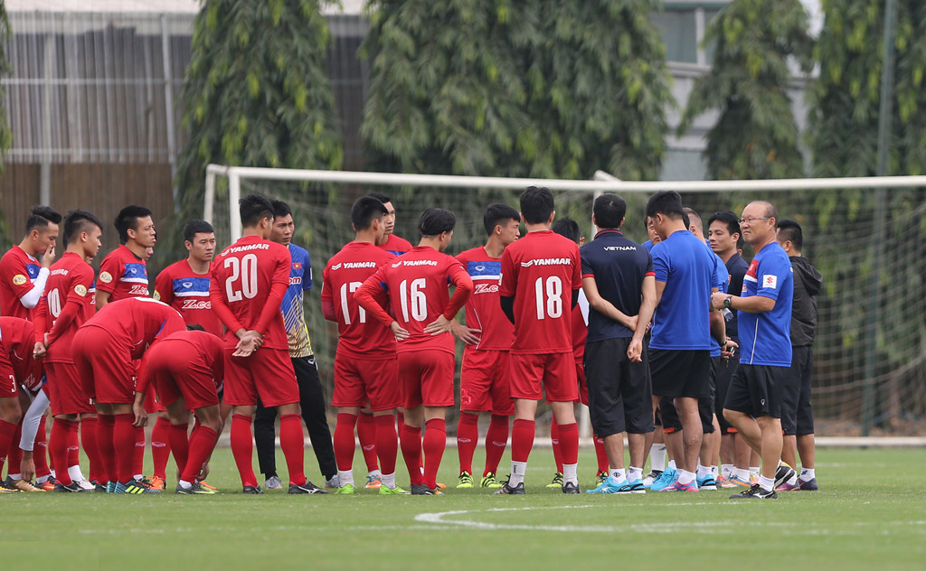 HLV Park Hang-seo yêu cầu Công Phượng tập thêm cùng tân binh